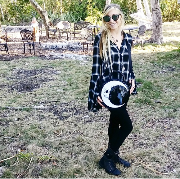 -HP- NWOT KILLSTAR Moon Skull Bag - Picture 5 of 7